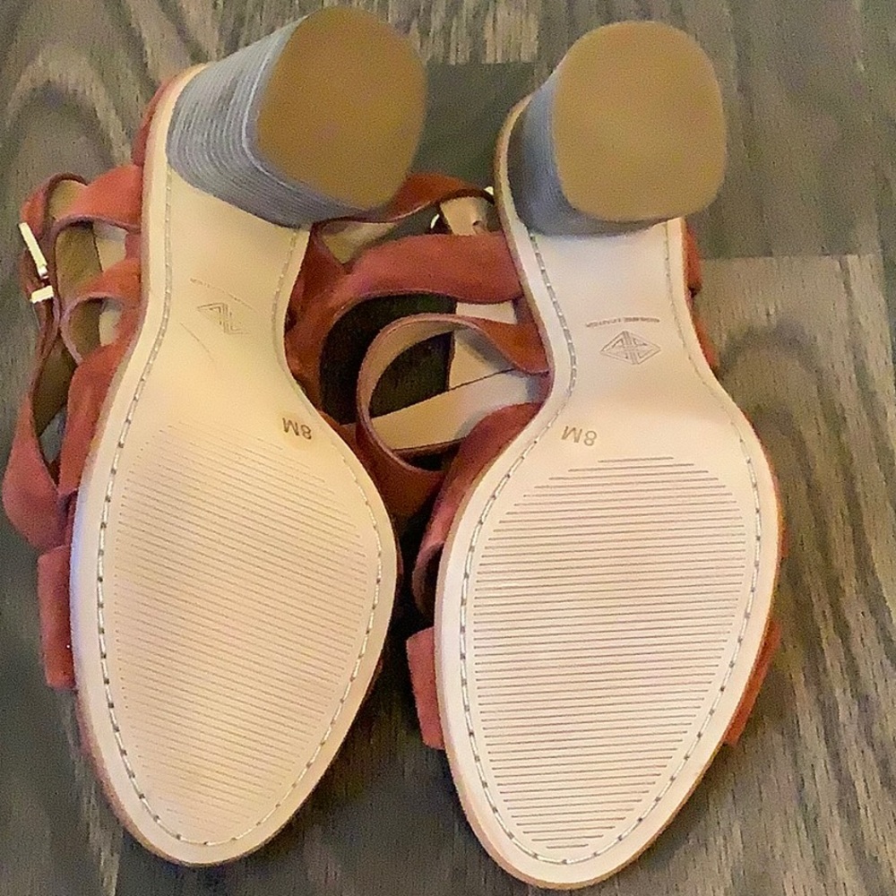 Heels - Picture 4 of 4
